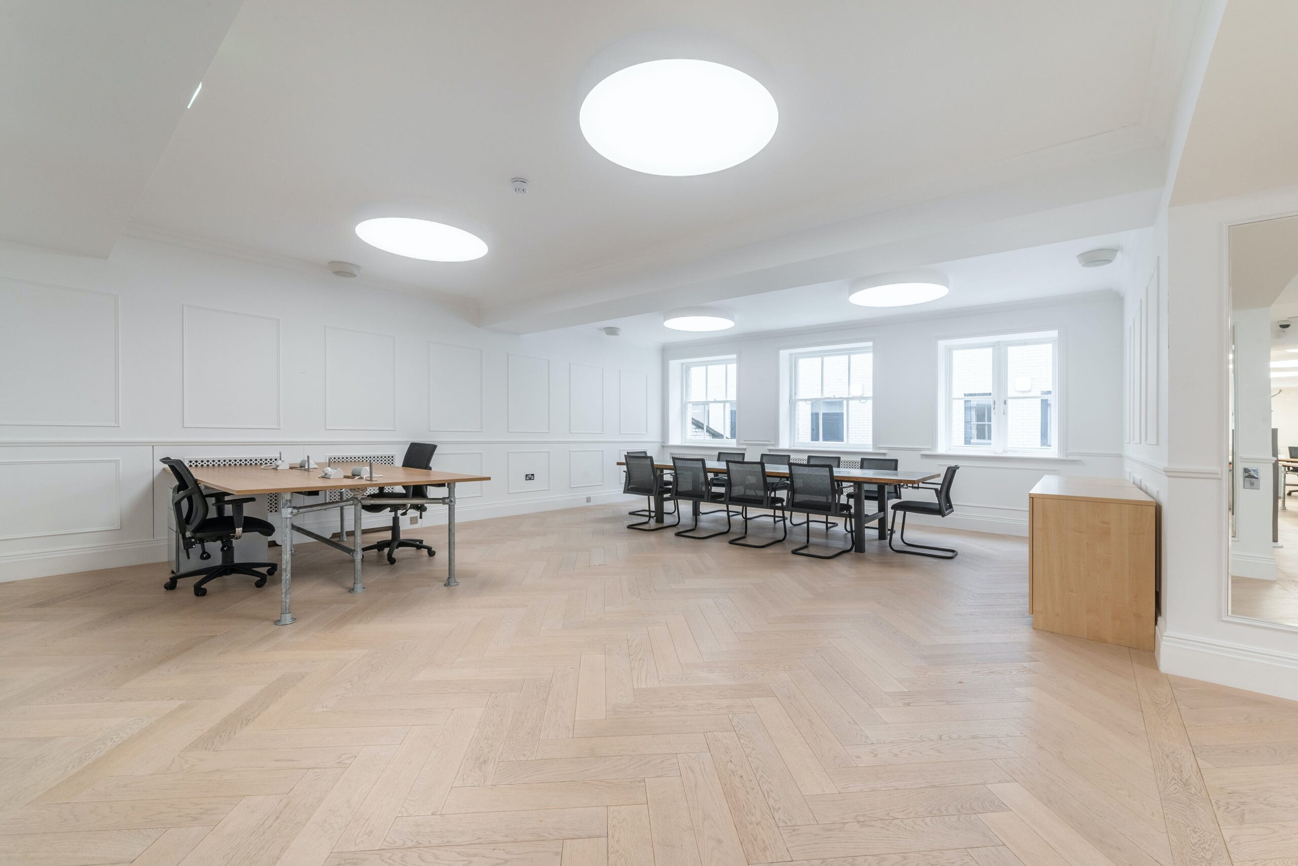 12c9107c34c1df57f9195bded11e46fc-WORIKING20PLACE207-scaled.jpg