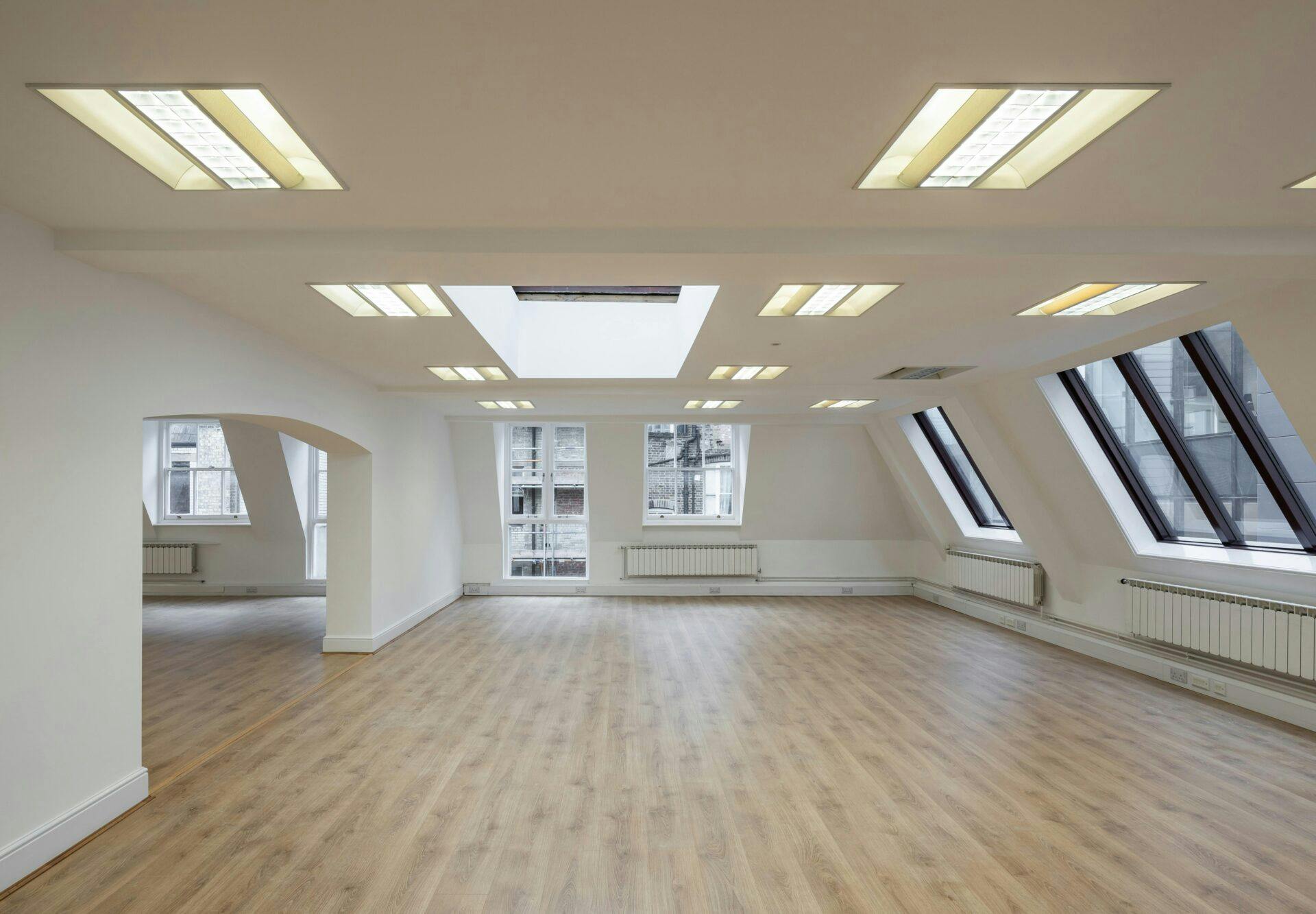 7367fe5a61f86b36b5c5225fd696f409-4750margaretstreet3rdflooreastoffice192.jpg